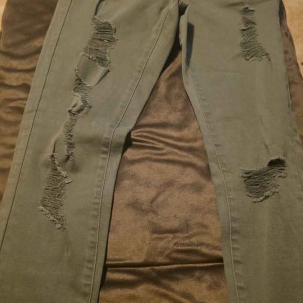 Bebe new army green skinny jeans size 28 waist